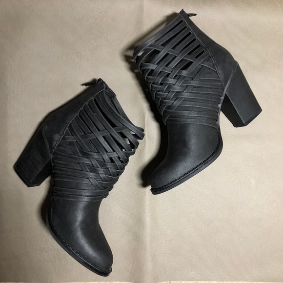 SOLD Mossimo Shiann Basket Weave Booties, Size 5 - Picture 2 of 6
